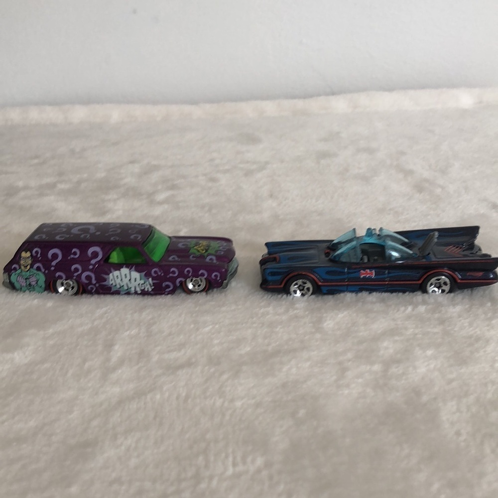 Batmobile and Joker Van. Collector’s Spotlight: A Unique Duo of Mattel Icons. - Picture 11 of 12